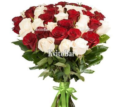 Букет 41 червона та біла імпортна троянда