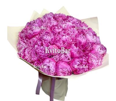 Букет із 45 українських півоній