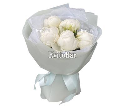 5 белых пионов
