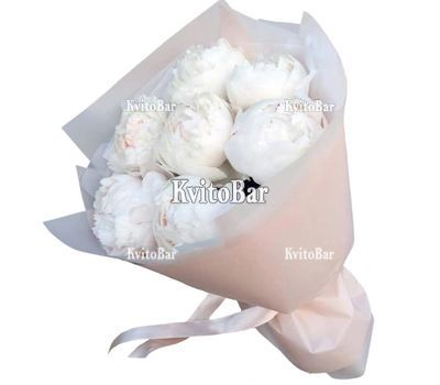 7 белых пионов