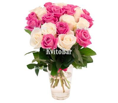 Ніжний букет із 25 білих і рожевих троянд