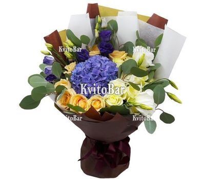 Букет з гортензії, троянд та еустом