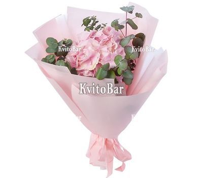 Букет рожевої гортензії з зеленню