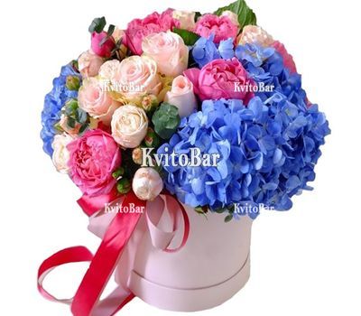 Букет в коробці з гортензією