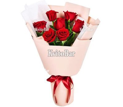 Гарний букет із 7 червоних троянд
