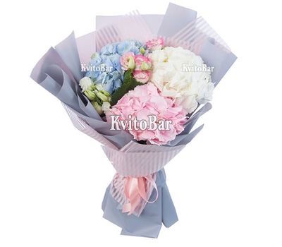 Гарний букет з гортензією