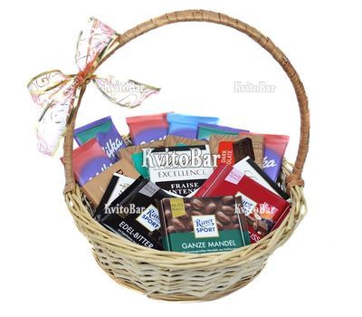 Кошик зі смакотами