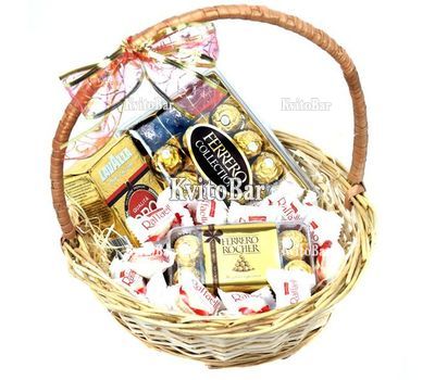 Кошик з кавою Lavazza і цукерками