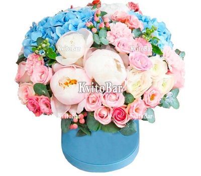 Коробка з півонії та іншими квітами