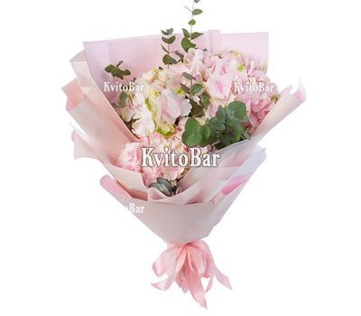 Ніжний букет рожевих гортензій