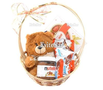 Подарункова корзина з іграшкою і солодощами