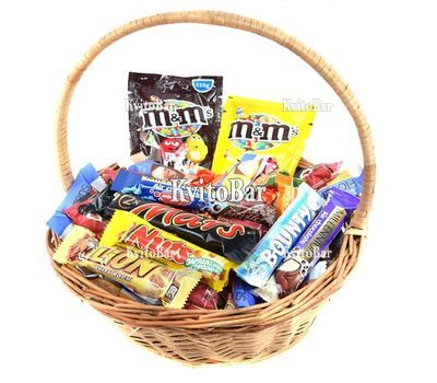 Gift basket with sweets