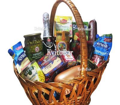 Продуктовий кошик у подарунок жінці