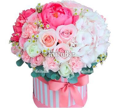 Коробка з півонії та гортензіями